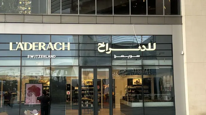 Derach — Facade lettering