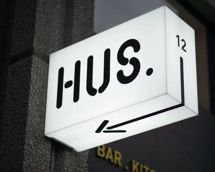 HUS.
