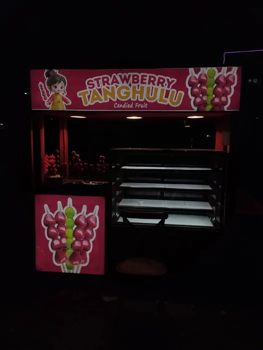 Tanghulu — Interior illuminated panels